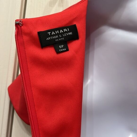 Tahari Red Dress Sz 6p Christmas Red Short Sleeve Midi Zipper Back Lined New - Picture 9 of 12